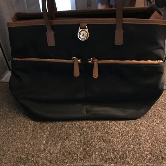 Michael Kors Handbags - Michael Kors Kempton Medium  Tote